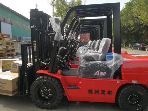 叉車轉(zhuǎn)向沉重？叫你這些方法排除！